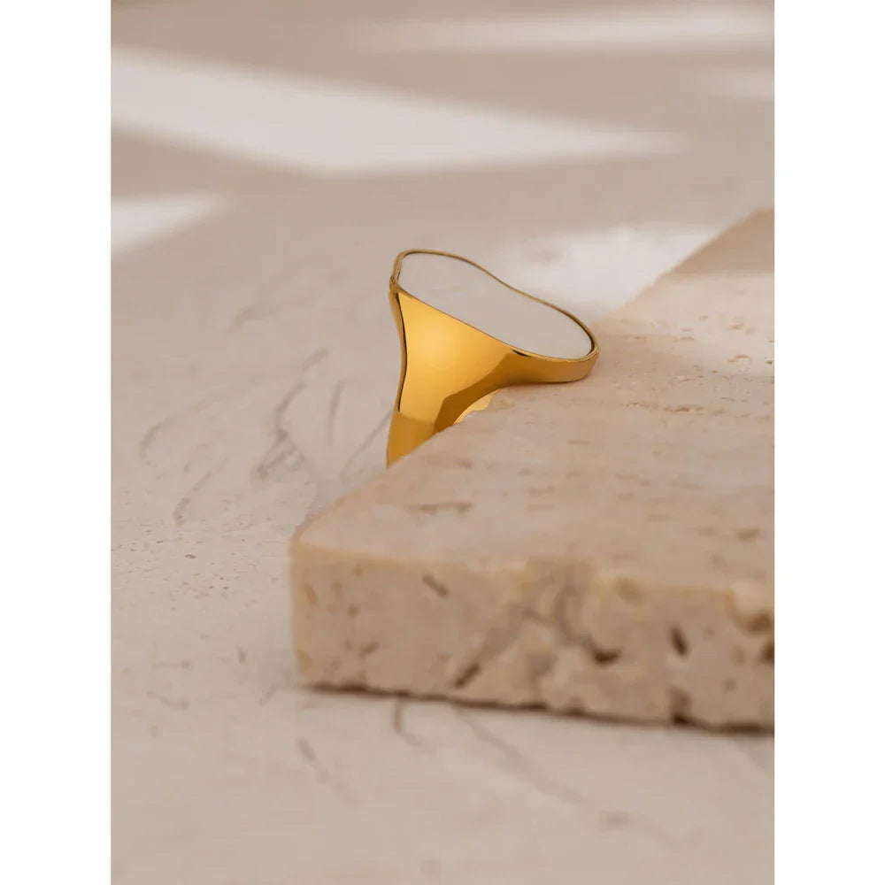 Margo Vintage Shell Ring