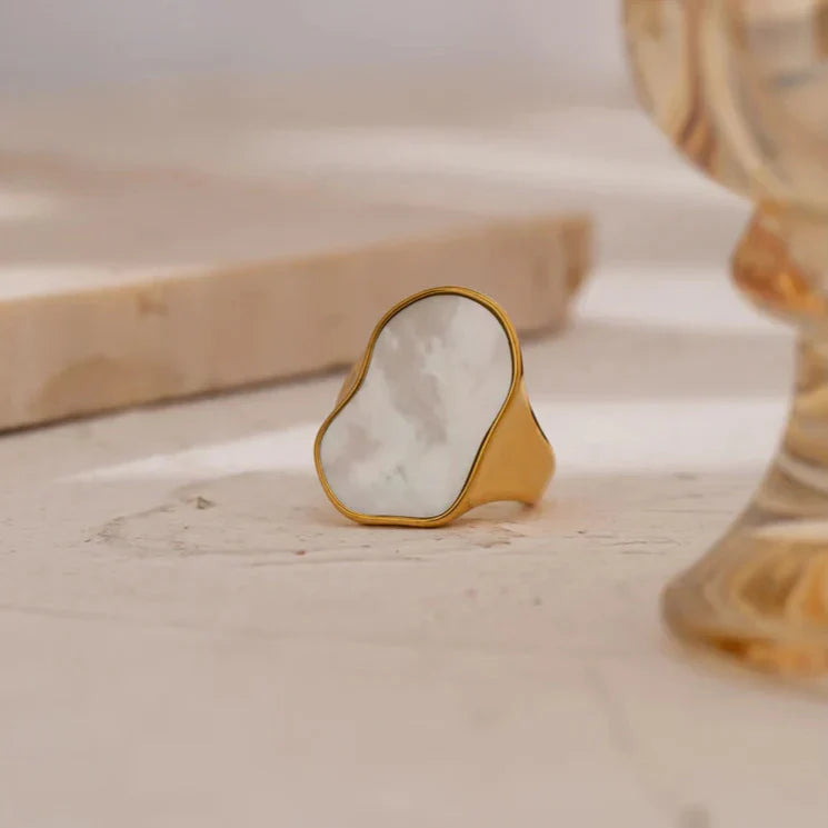 Margo Vintage Shell Ring