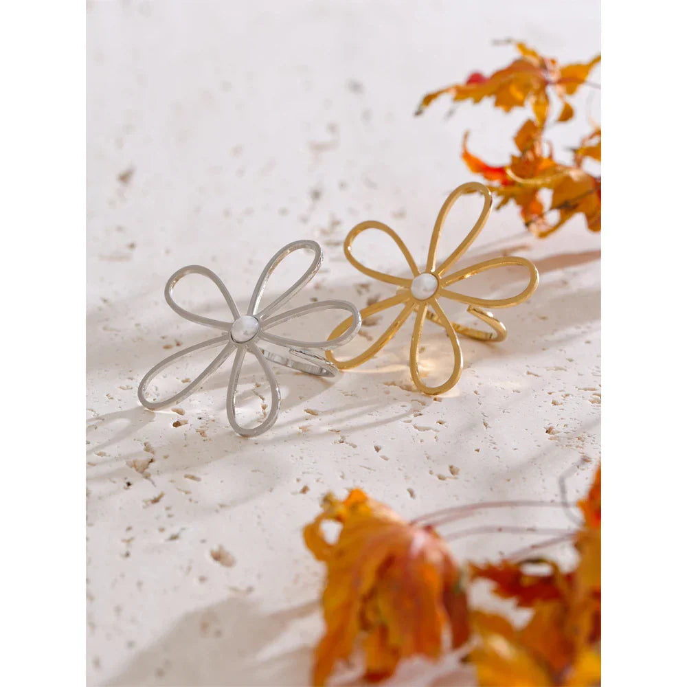 Seren Hollow Flower Ring