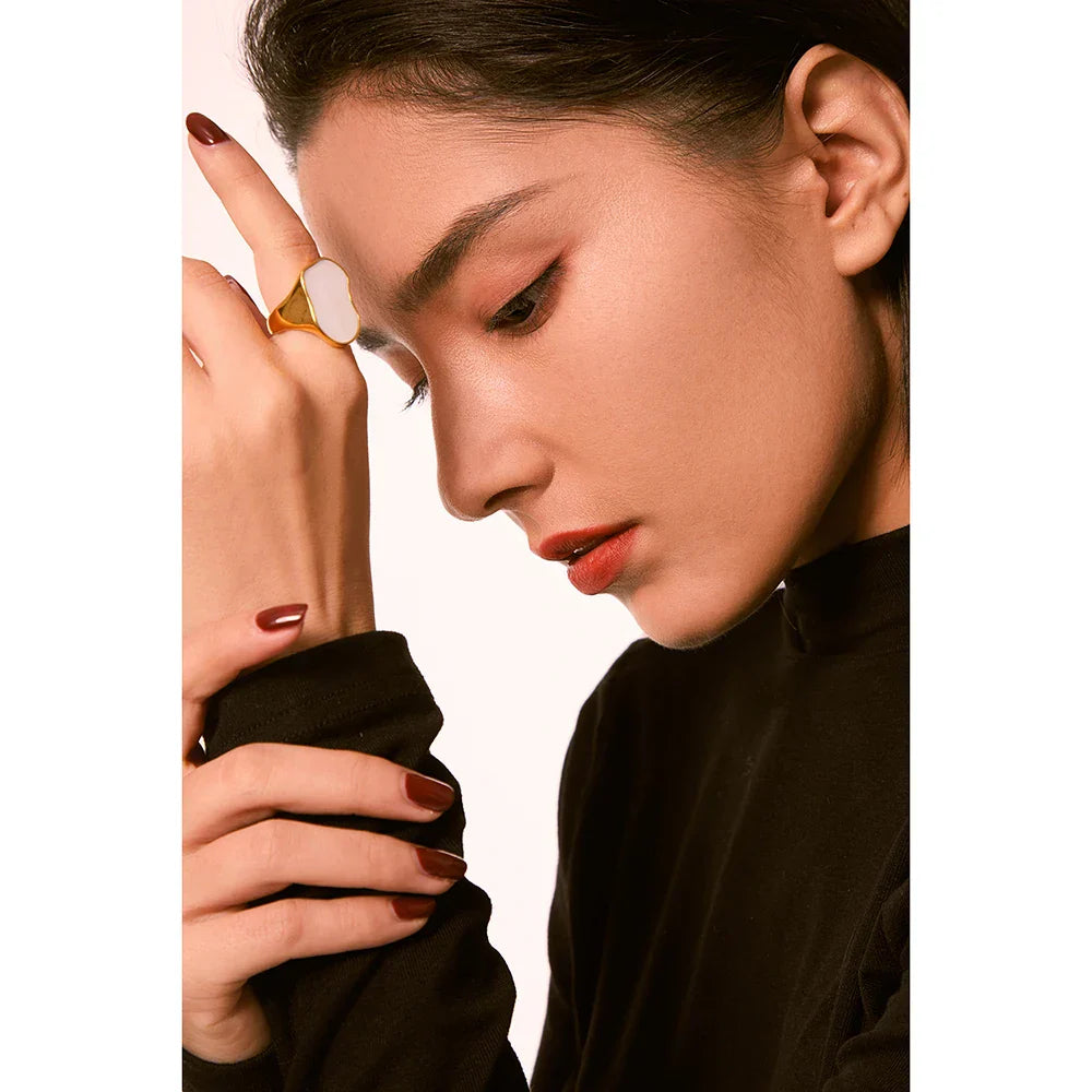 Margo Vintage Shell Ring