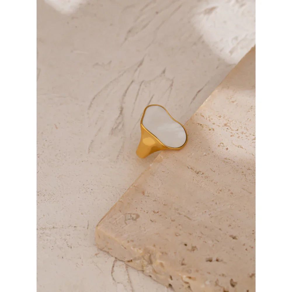Margo Vintage Shell Ring