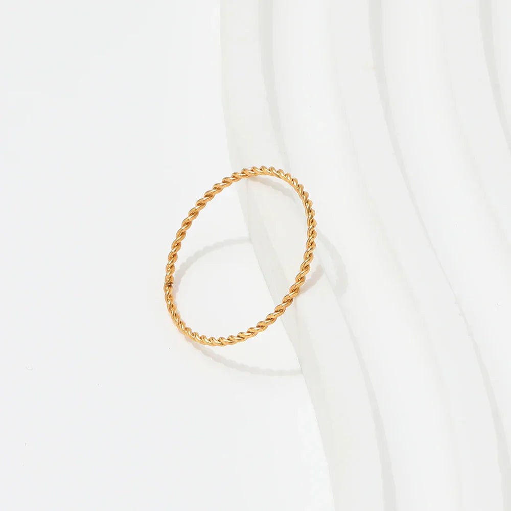 The Arlo Twist Ring