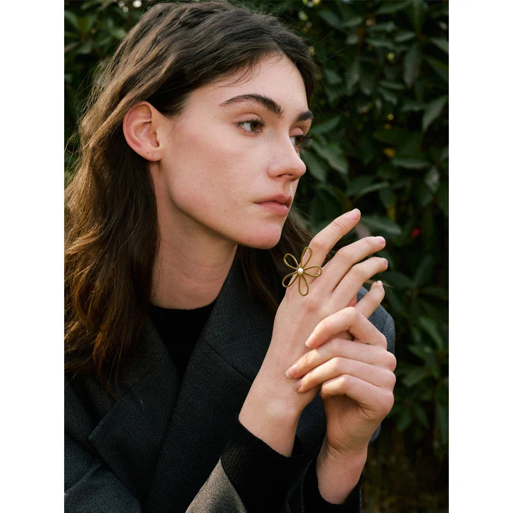 Seren Hollow Flower Ring