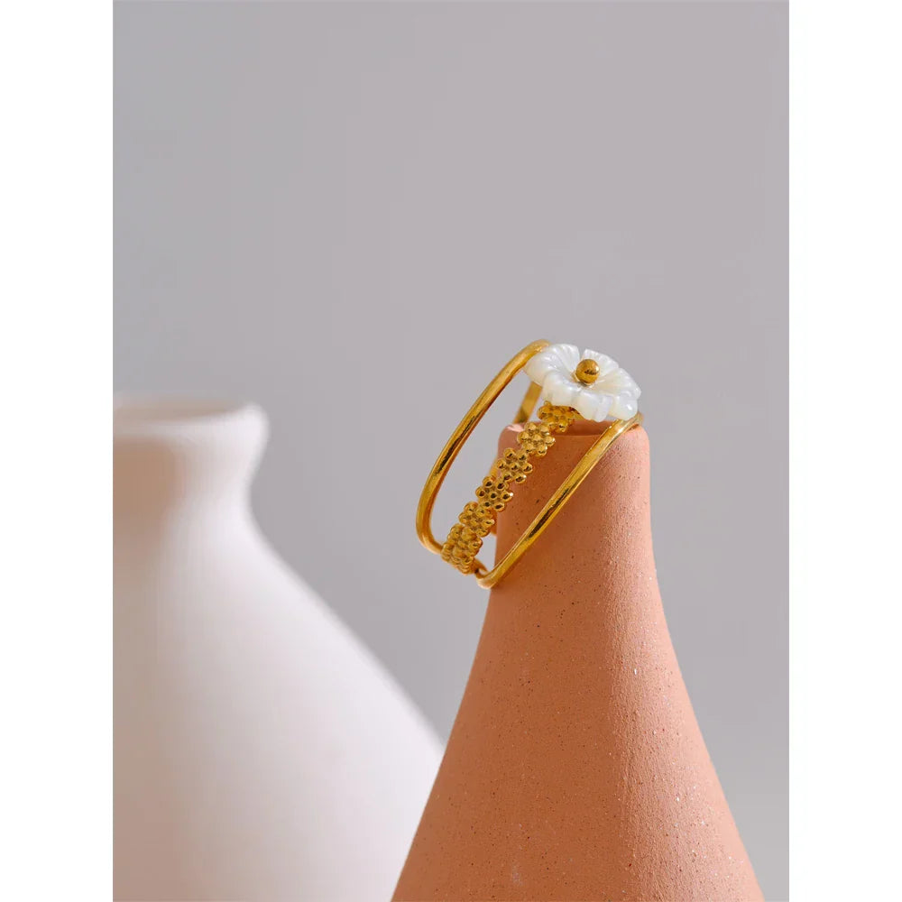 Caoimhe Flower Ring