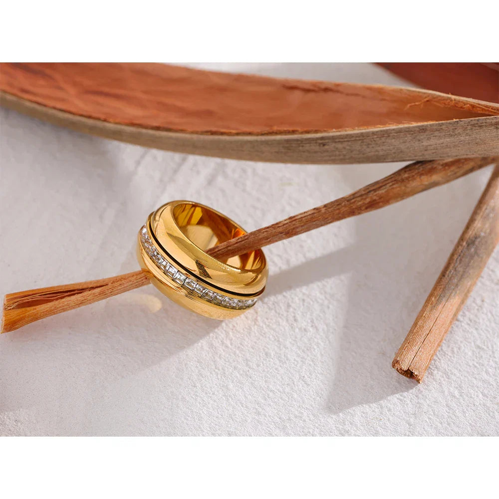 Lilliana Rotatable Gold Ring