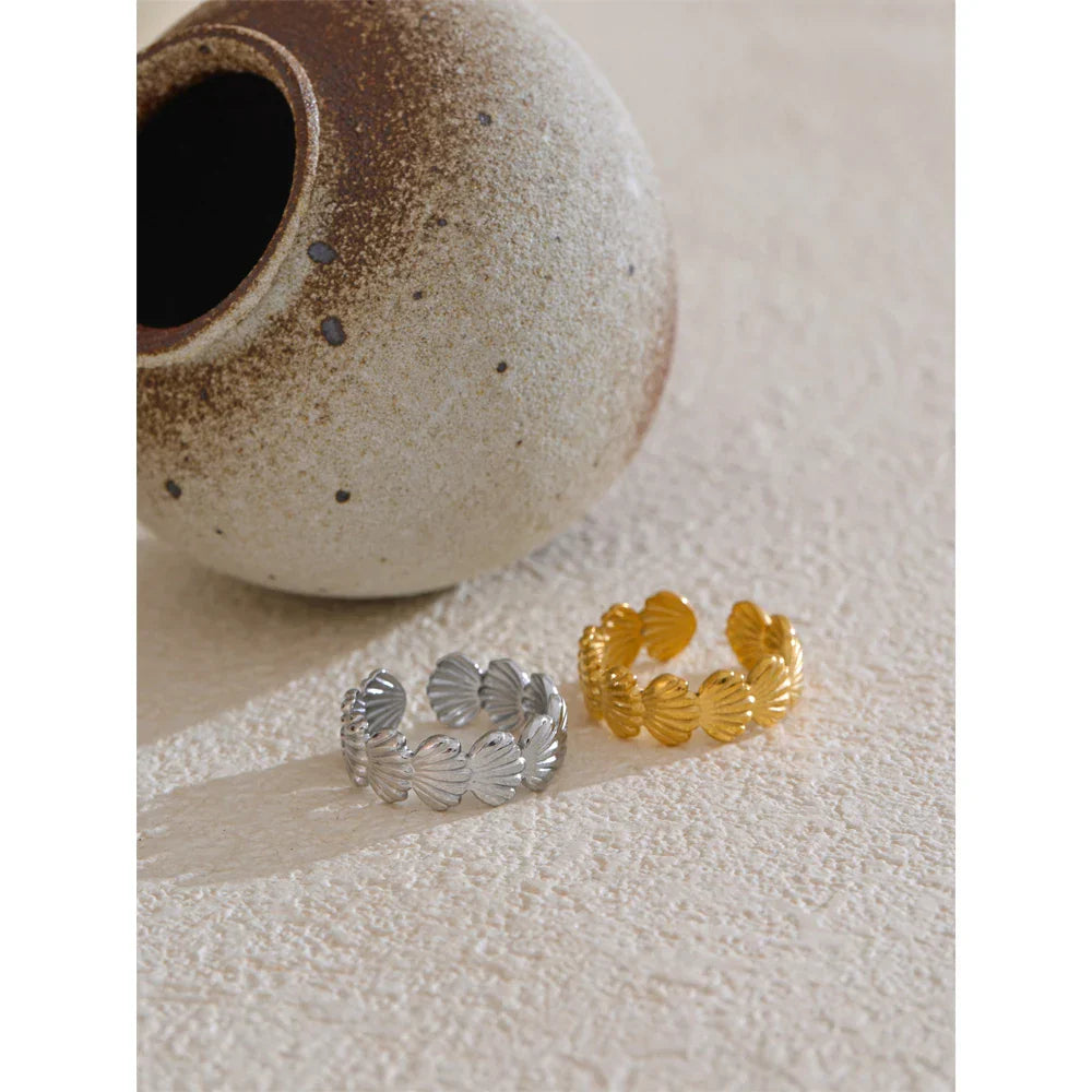 Shell Gold Ring – Ocean-Inspired Elegance