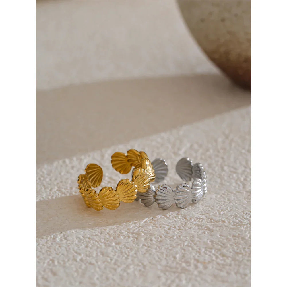Shell Gold Ring – Ocean-Inspired Elegance