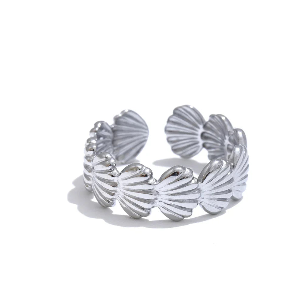 Shell Gold Ring – Ocean-Inspired Elegance