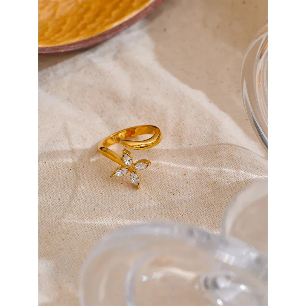 Emma Sparkling Flower Ring