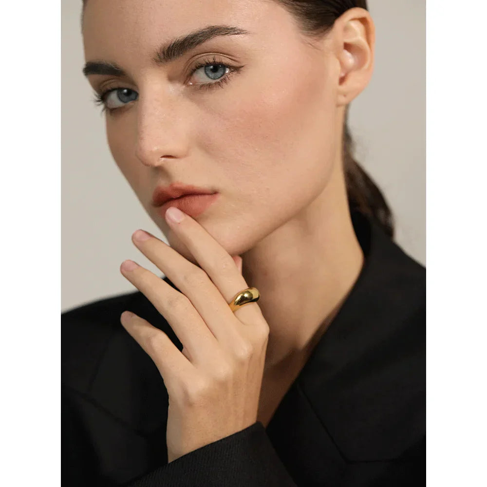 Lucille Smooth Minimalist Ring